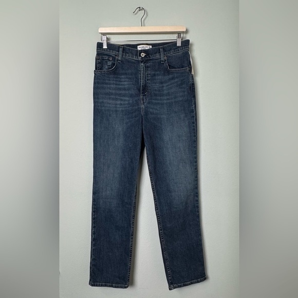 NWT Abercrombie & Fitch Ultra High Rise 90s Straight Jean Dark Wash Size 29 / 8R - Picture 3 of 9